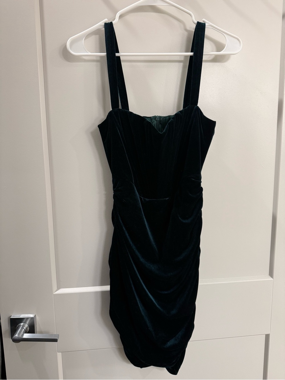 Women’s Velvet Sweetheart Mini Dress in Deep Green